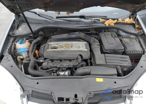 2009 Volkswagen Jetta Wolfsburg Edition z USA, uszkodzony, nr VIN 3VWRA71KX9M048853